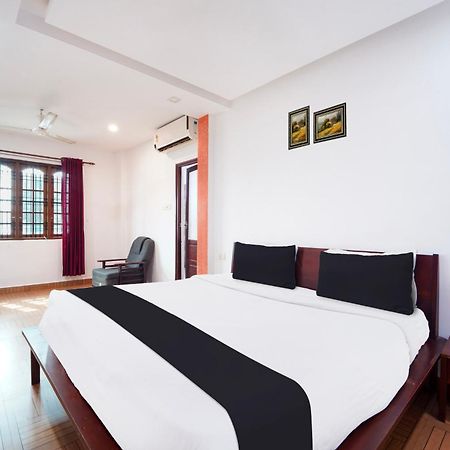 Super Townhouse City Center Ernakulam Kochi エクステリア 写真