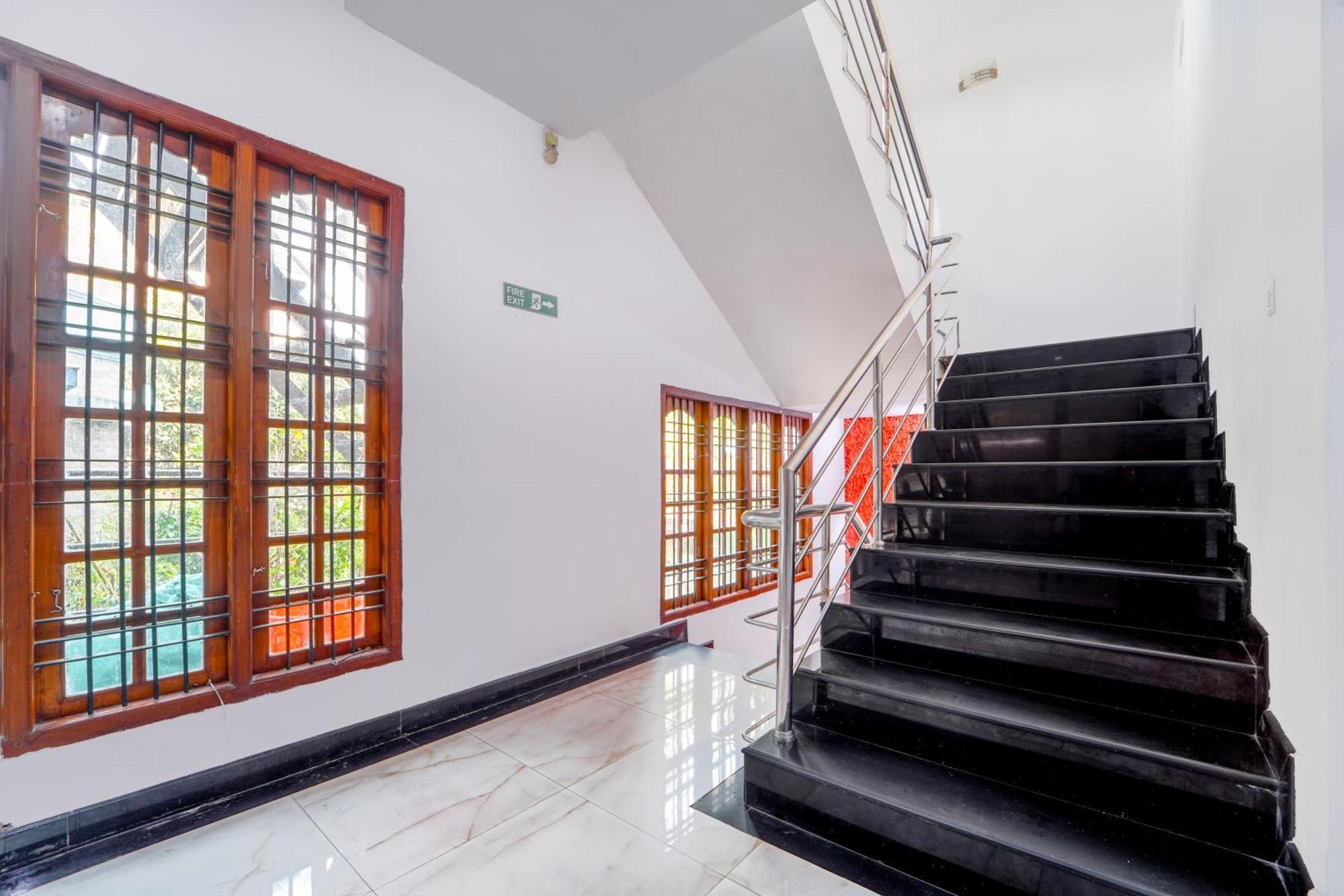 Super Townhouse City Center Ernakulam Kochi エクステリア 写真